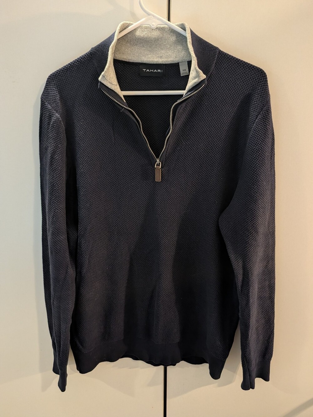Tahari Men’s Navy 1/4 Zip-Front Textured Sweater with Cream Collar Medium